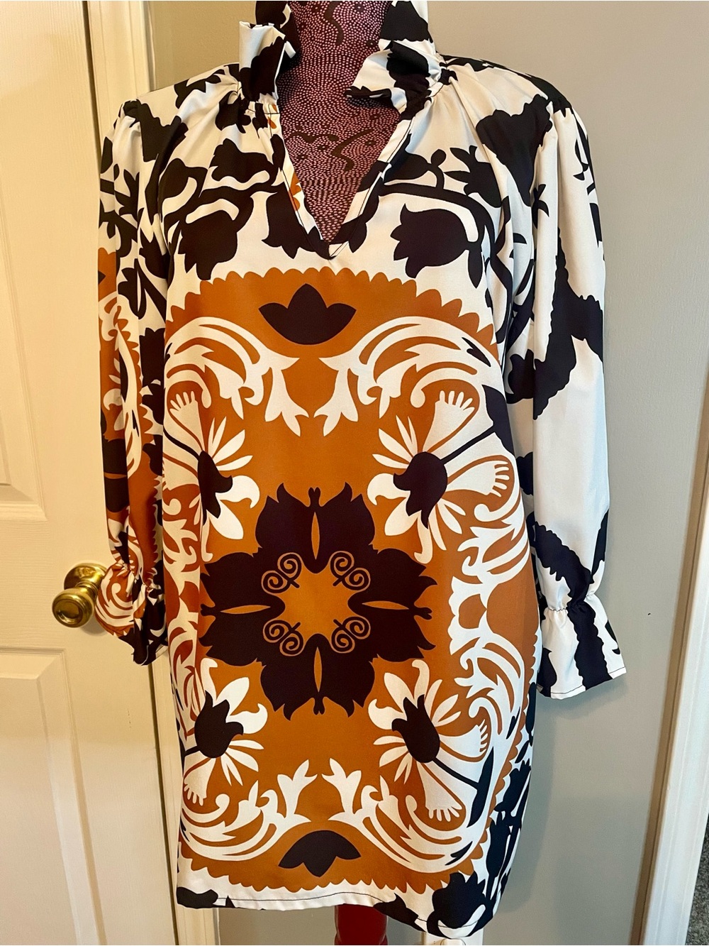 Printed V-Neck Boho ruffle trim tunic blouse in Cream, Dark Brown & Tan Sz Med